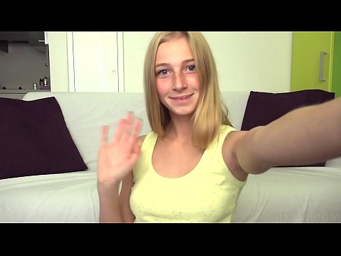 ❤️ Wenn ich gelangweilt bin, masturbiere ich faul meine rosa Muschi ❤️ Porno bei uns
