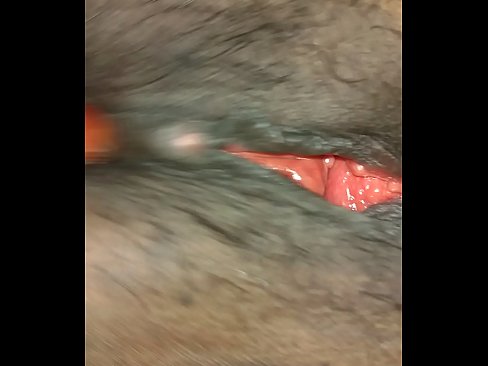 ❤️ Spreizt meine fette Muschi und lässt sie spritzen ❤️ Porno bei uns