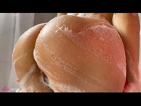 ❤️ Brünette masturbiert Muschi mit Vibrator zu intensivem Orgasmus in der Dusche ❤️ Porno bei uns