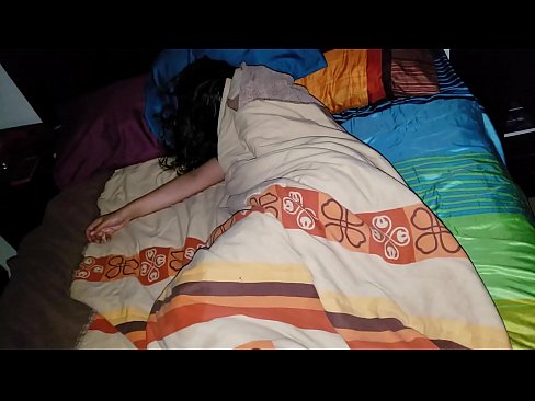 ❤️ Stiefsohn beschimpft seine junge Stiefmutter, während sie schläft. ❤️ Porno bei uns