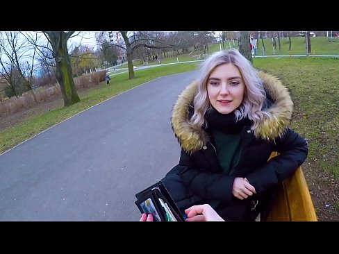 ❤️ Schluckt das heiße Sperma eines Fremden für Geld - Blowjob im Park von Eva Elfie ❤️ Porno bei uns